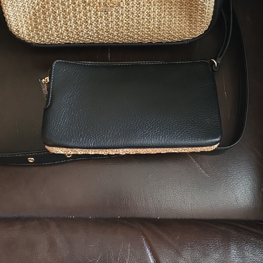 Coach Hadley Straw-Tone Black Pebble Leather Crossbody with Matching Wallet - Picture 2 of 4